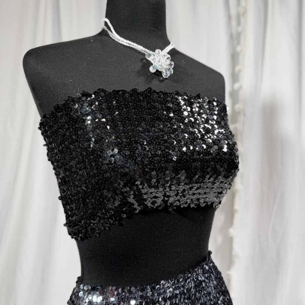 Y2K Black Sequin Tube Top – Stretch Fit (One Size)